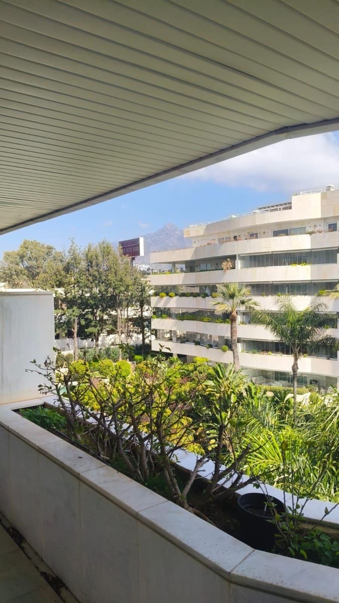 2 slaapkamer Appartement te koop in Puerto Banus met zwembad - € 1.175.000 (Ref: 9674184)