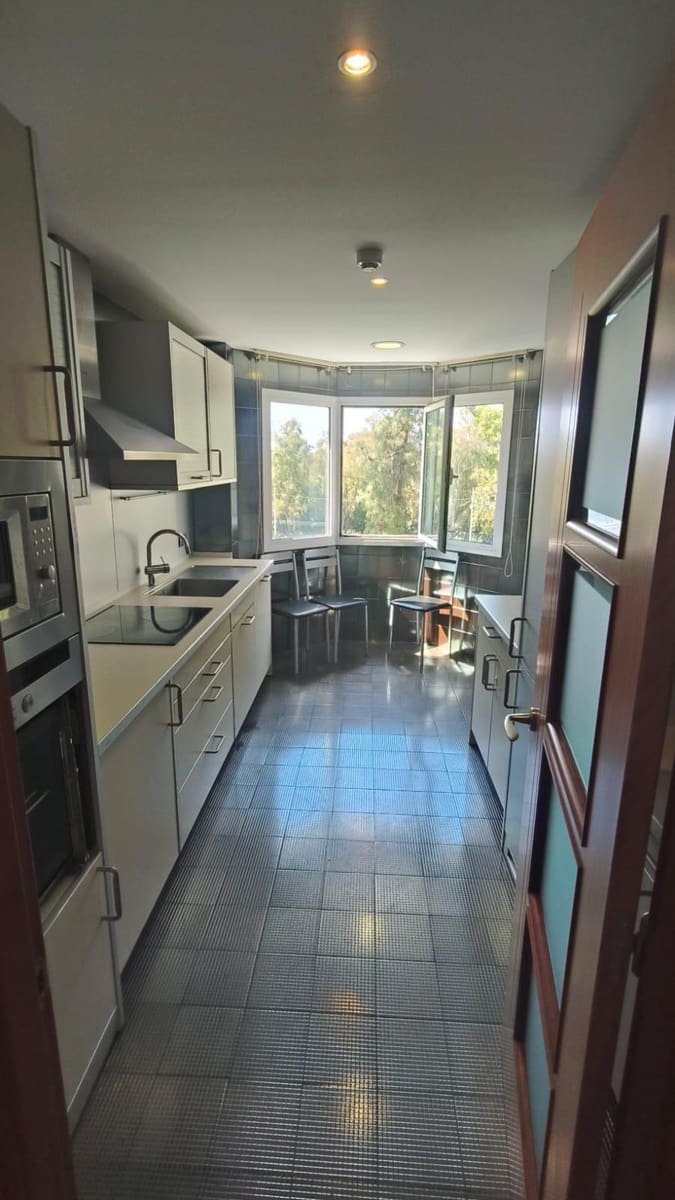 2 slaapkamer Appartement te koop in Puerto Banus met zwembad - € 1.175.000 (Ref: 9674184)