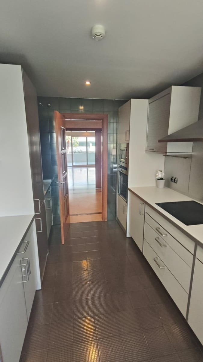 2 slaapkamer Appartement te koop in Puerto Banus met zwembad - € 1.175.000 (Ref: 9674184)