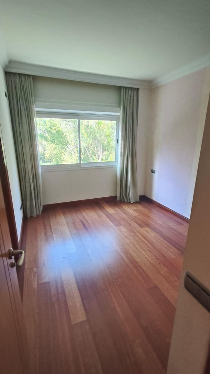 2 slaapkamer Appartement te koop in Puerto Banus met zwembad - € 1.175.000 (Ref: 9674184)