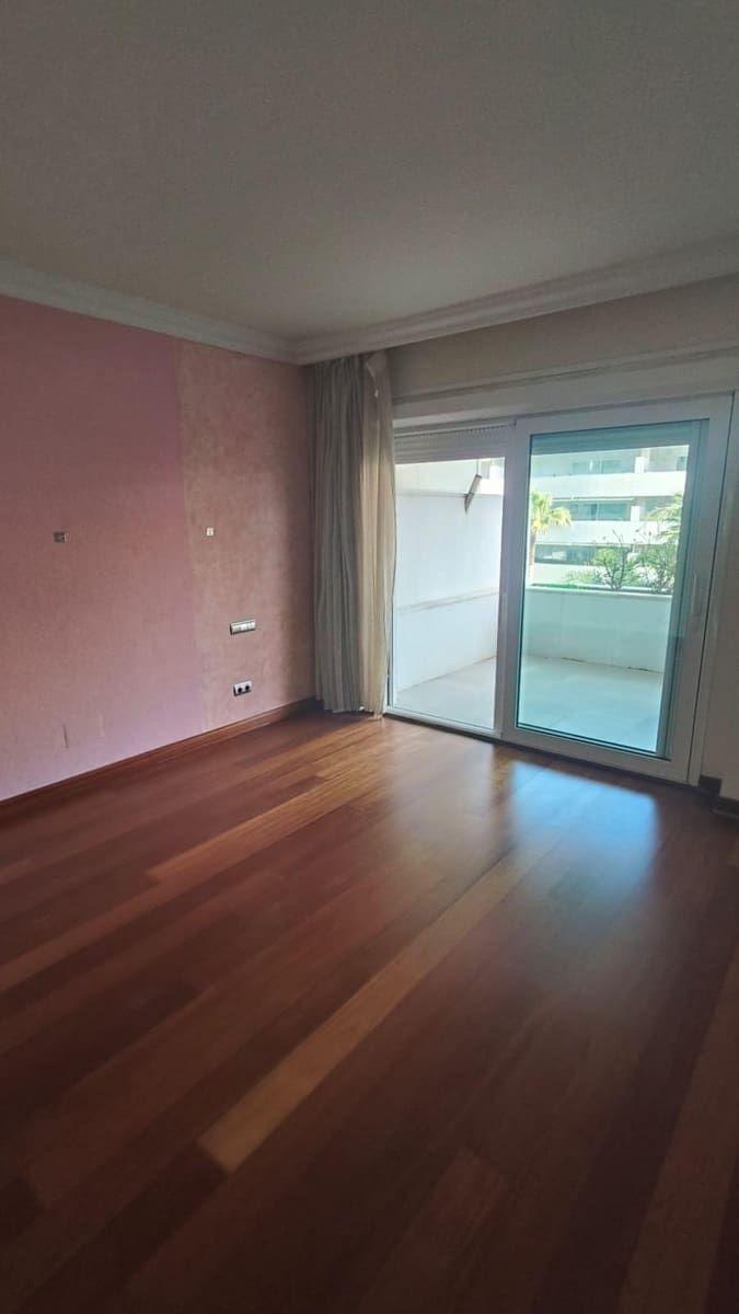 2 slaapkamer Appartement te koop in Puerto Banus met zwembad - € 1.175.000 (Ref: 9674184)