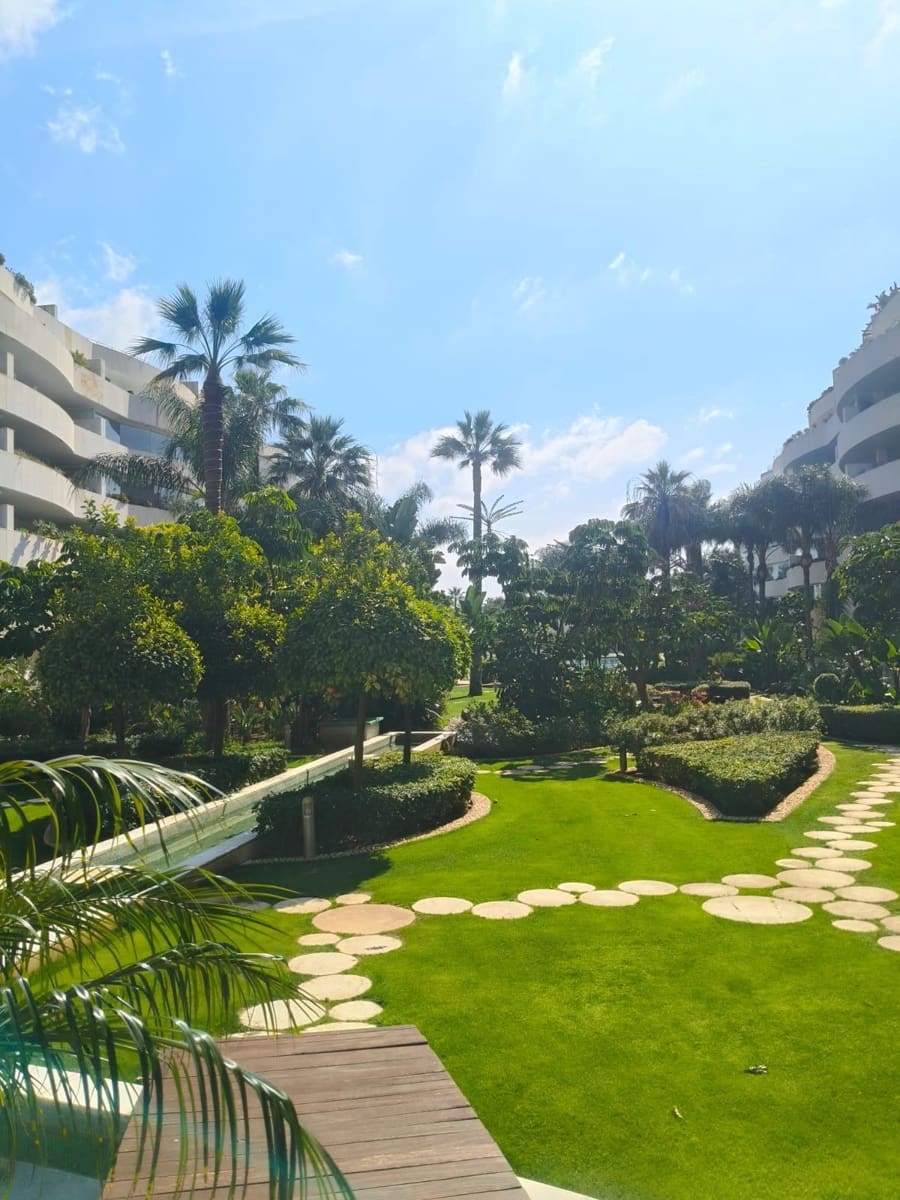 2 slaapkamer Appartement te koop in Puerto Banus met zwembad - € 1.175.000 (Ref: 9674184)