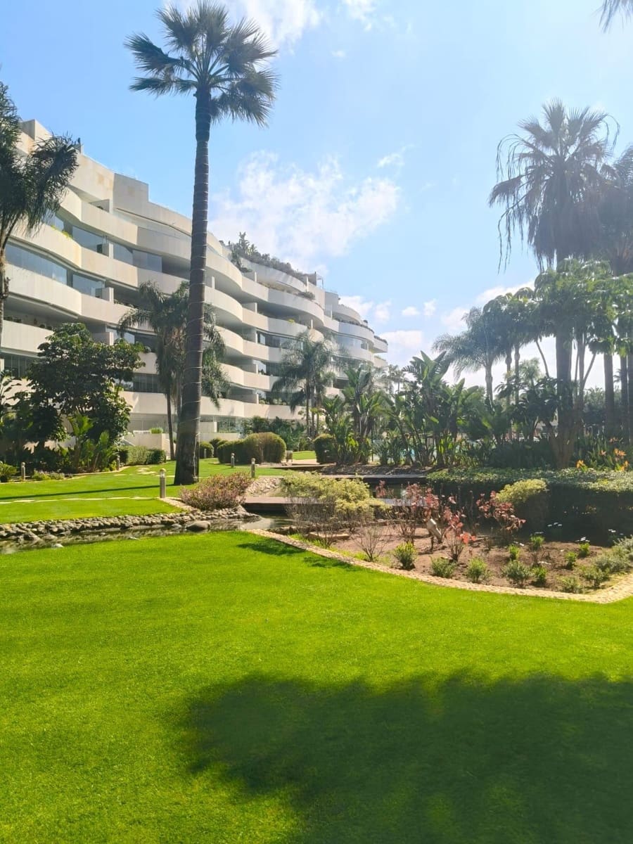2 slaapkamer Appartement te koop in Puerto Banus met zwembad - € 1.175.000 (Ref: 9674184)