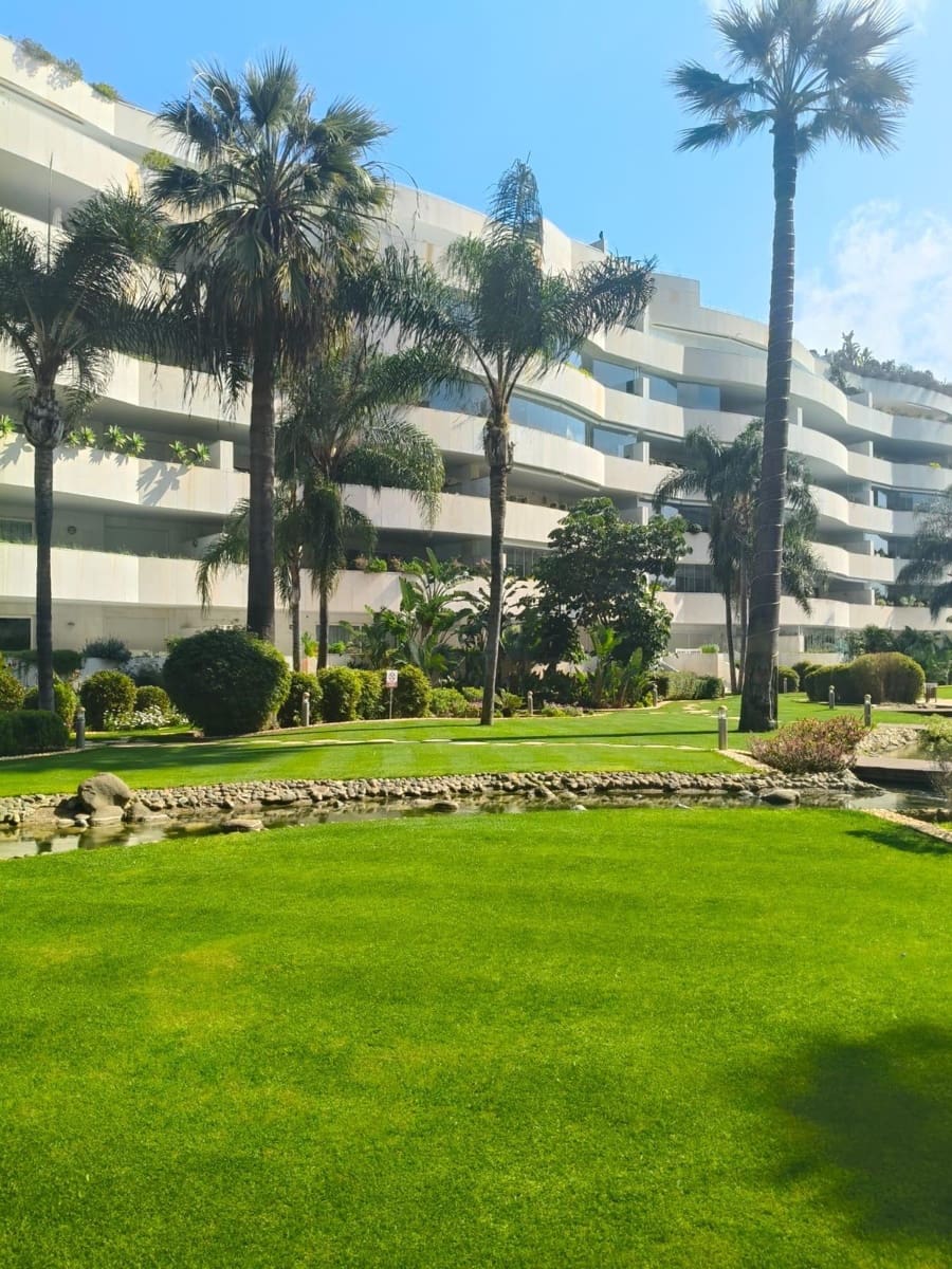 2 slaapkamer Appartement te koop in Puerto Banus met zwembad - € 1.175.000 (Ref: 9674184)