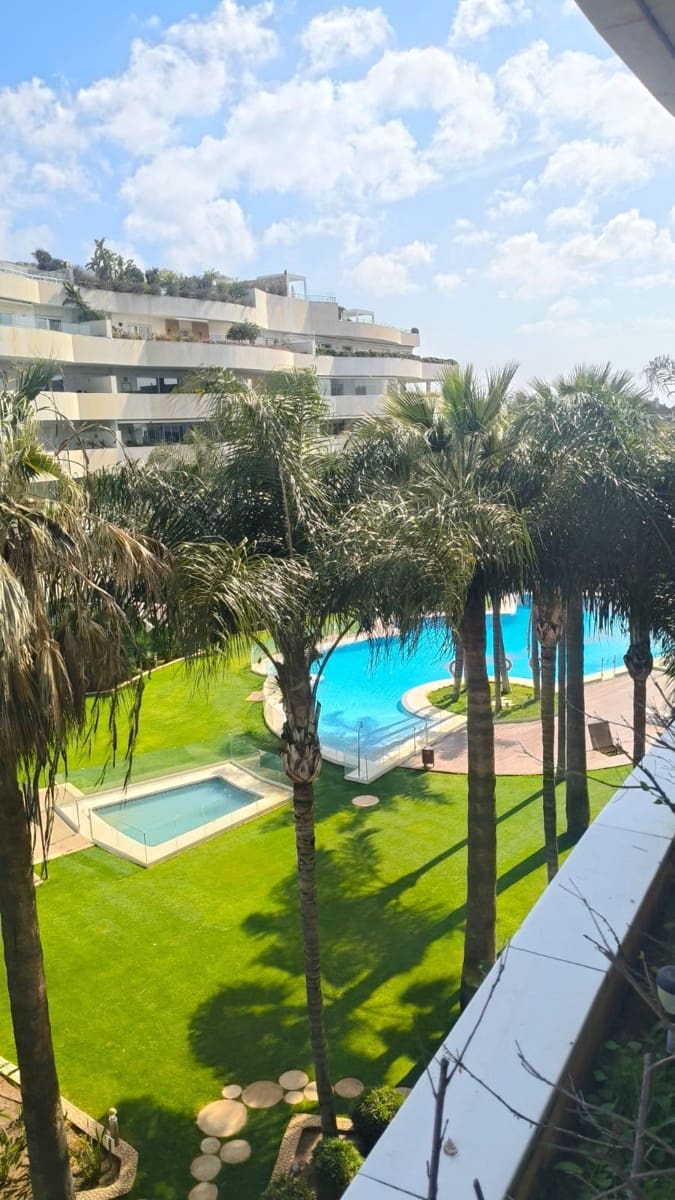 2 slaapkamer Appartement te koop in Puerto Banus met zwembad - € 1.175.000 (Ref: 9674184)