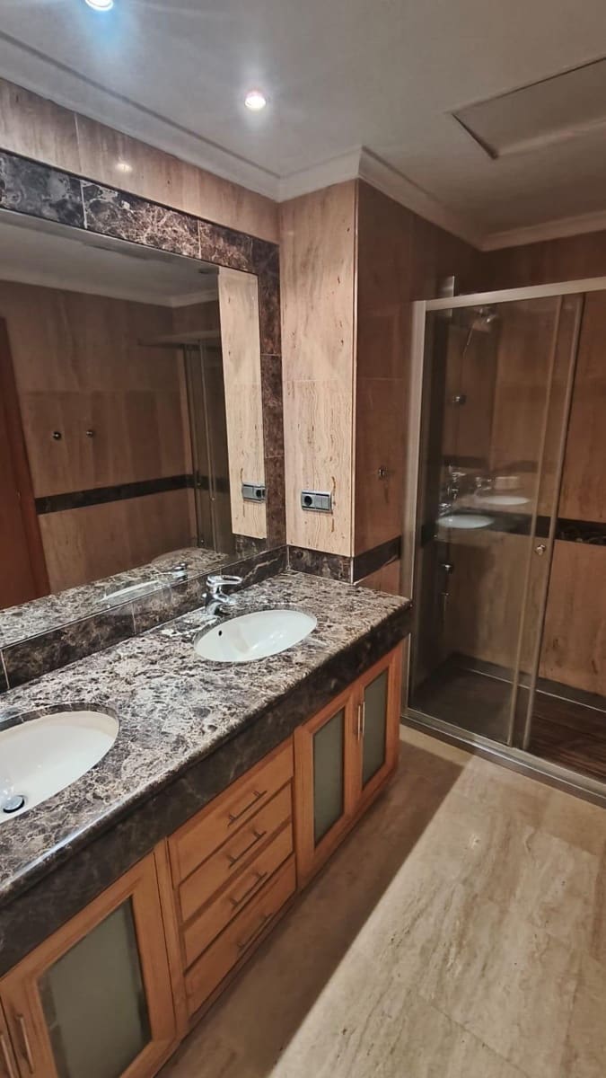 2 slaapkamer Appartement te koop in Puerto Banus met zwembad - € 1.175.000 (Ref: 9674184)