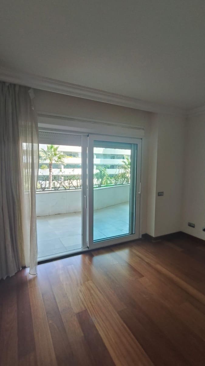 2 slaapkamer Appartement te koop in Puerto Banus met zwembad - € 1.175.000 (Ref: 9674184)