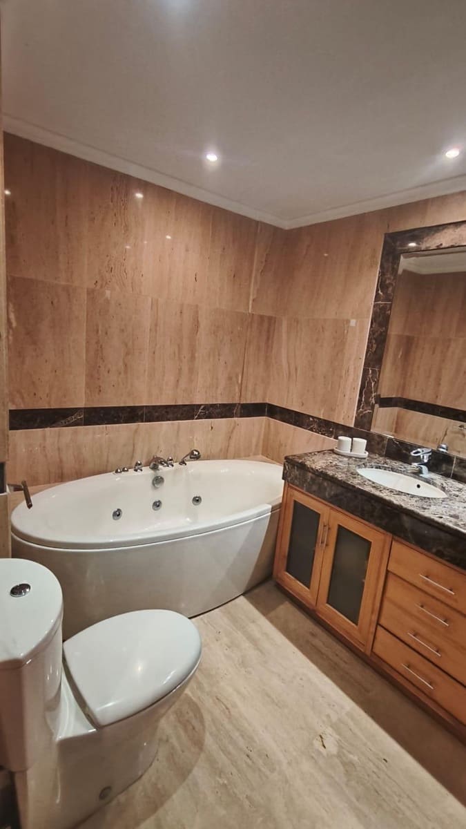 2 slaapkamer Appartement te koop in Puerto Banus met zwembad - € 1.175.000 (Ref: 9674184)