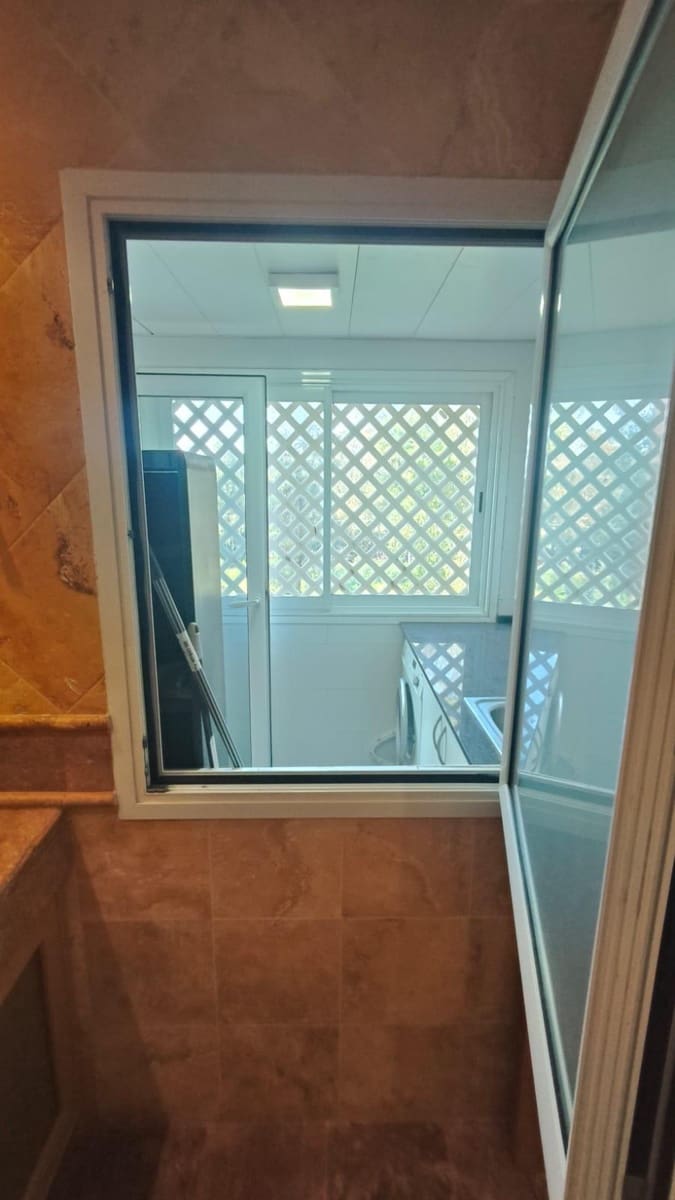 2 slaapkamer Appartement te koop in Puerto Banus met zwembad - € 1.175.000 (Ref: 9674184)