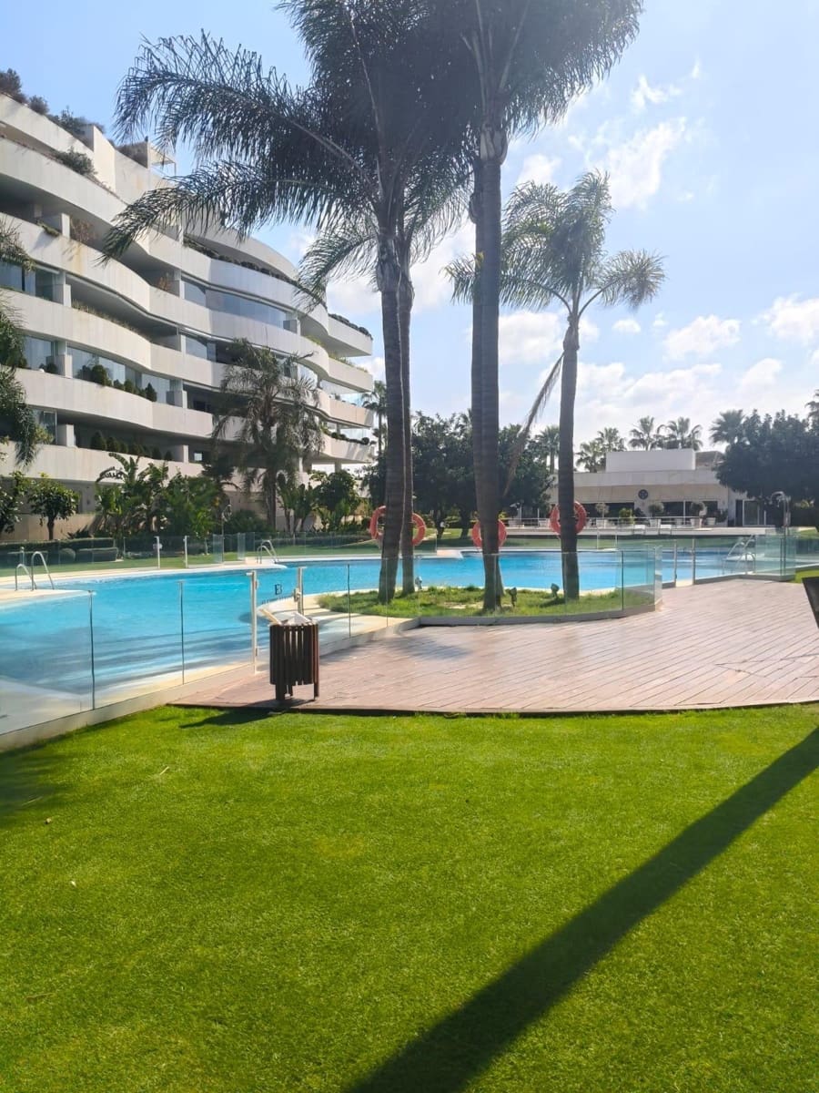 2 slaapkamer Appartement te koop in Puerto Banus met zwembad - € 1.175.000 (Ref: 9674184)