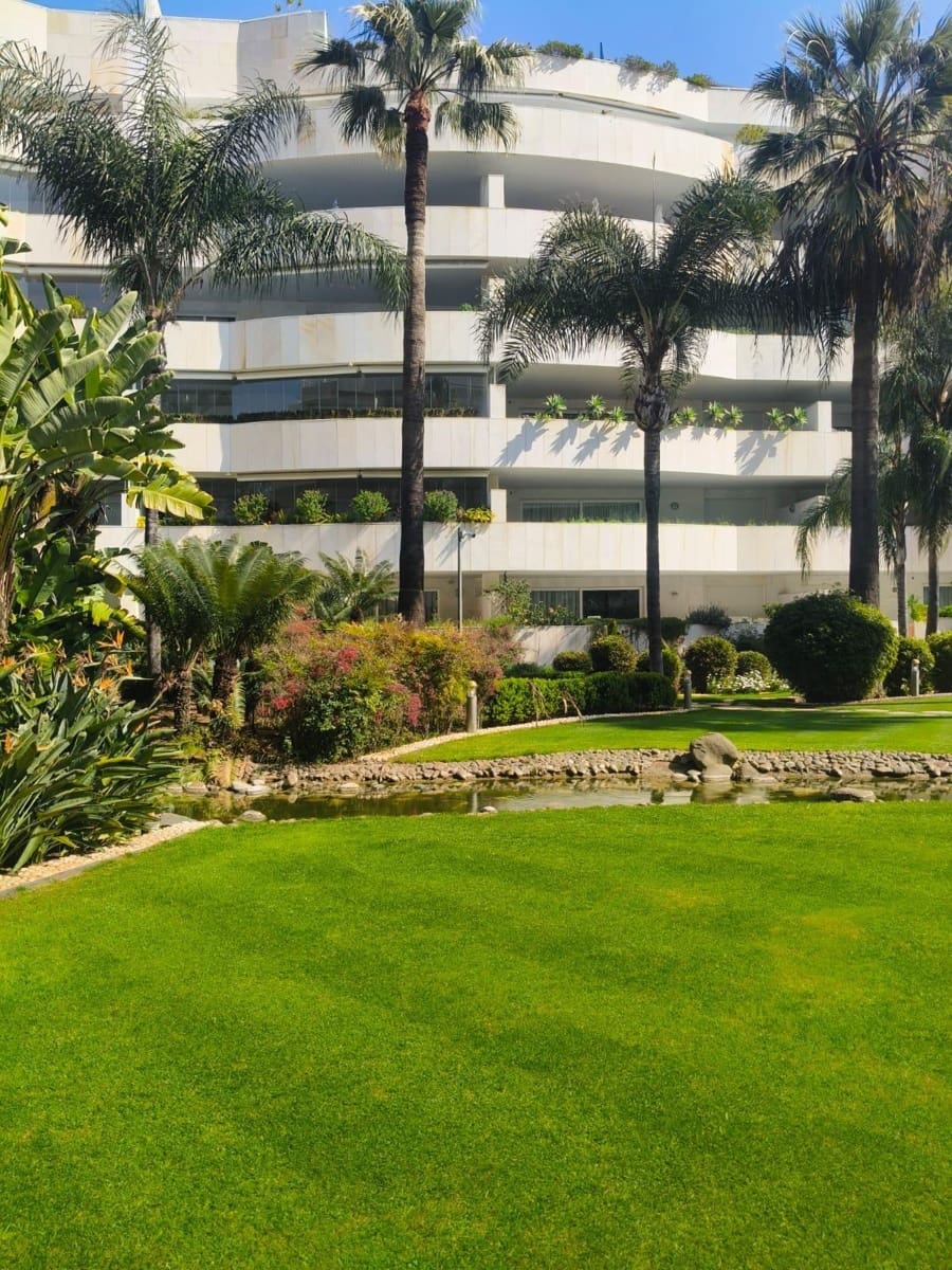 2 slaapkamer Appartement te koop in Puerto Banus met zwembad - € 1.175.000 (Ref: 9674184)