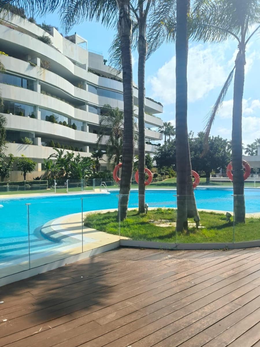 2 slaapkamer Appartement te koop in Puerto Banus met zwembad - € 1.175.000 (Ref: 9674184)