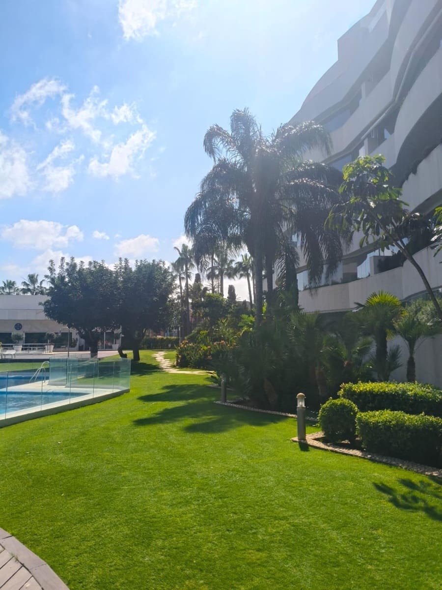 2 slaapkamer Appartement te koop in Puerto Banus met zwembad - € 1.175.000 (Ref: 9674184)