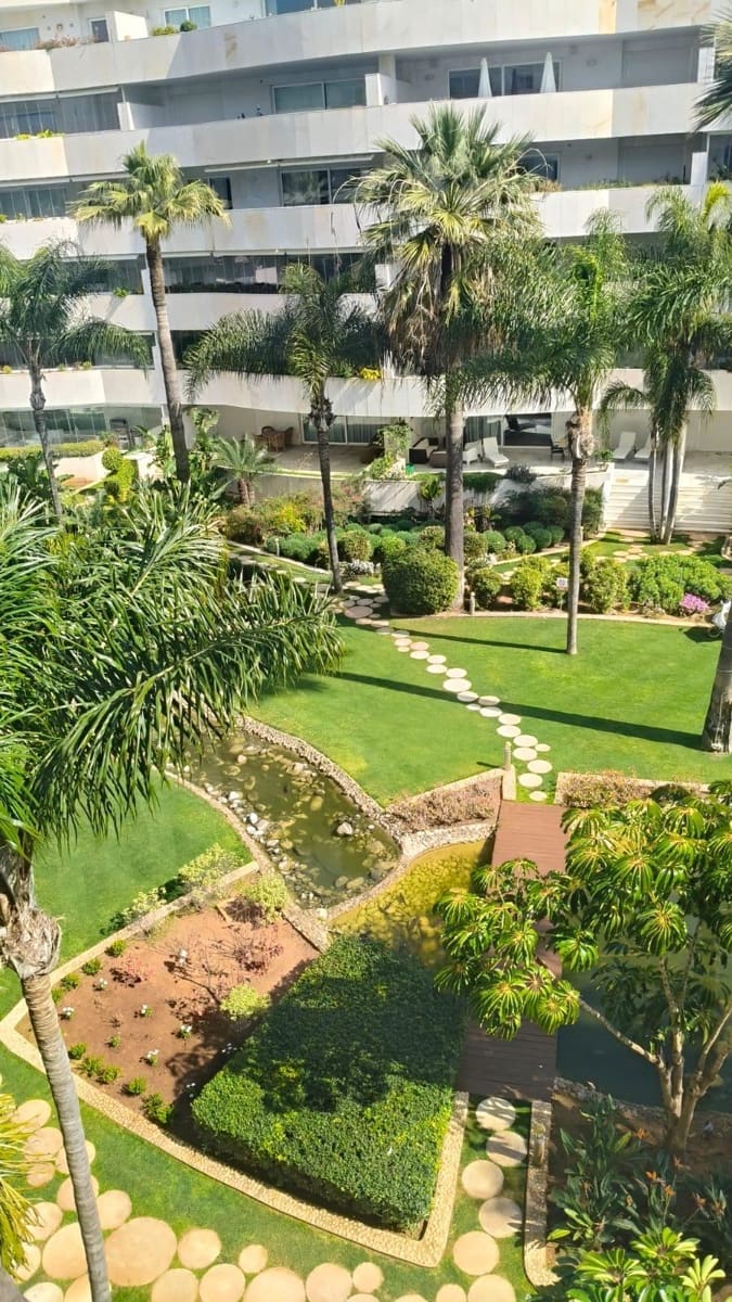 2 slaapkamer Appartement te koop in Puerto Banus met zwembad - € 1.175.000 (Ref: 9674184)