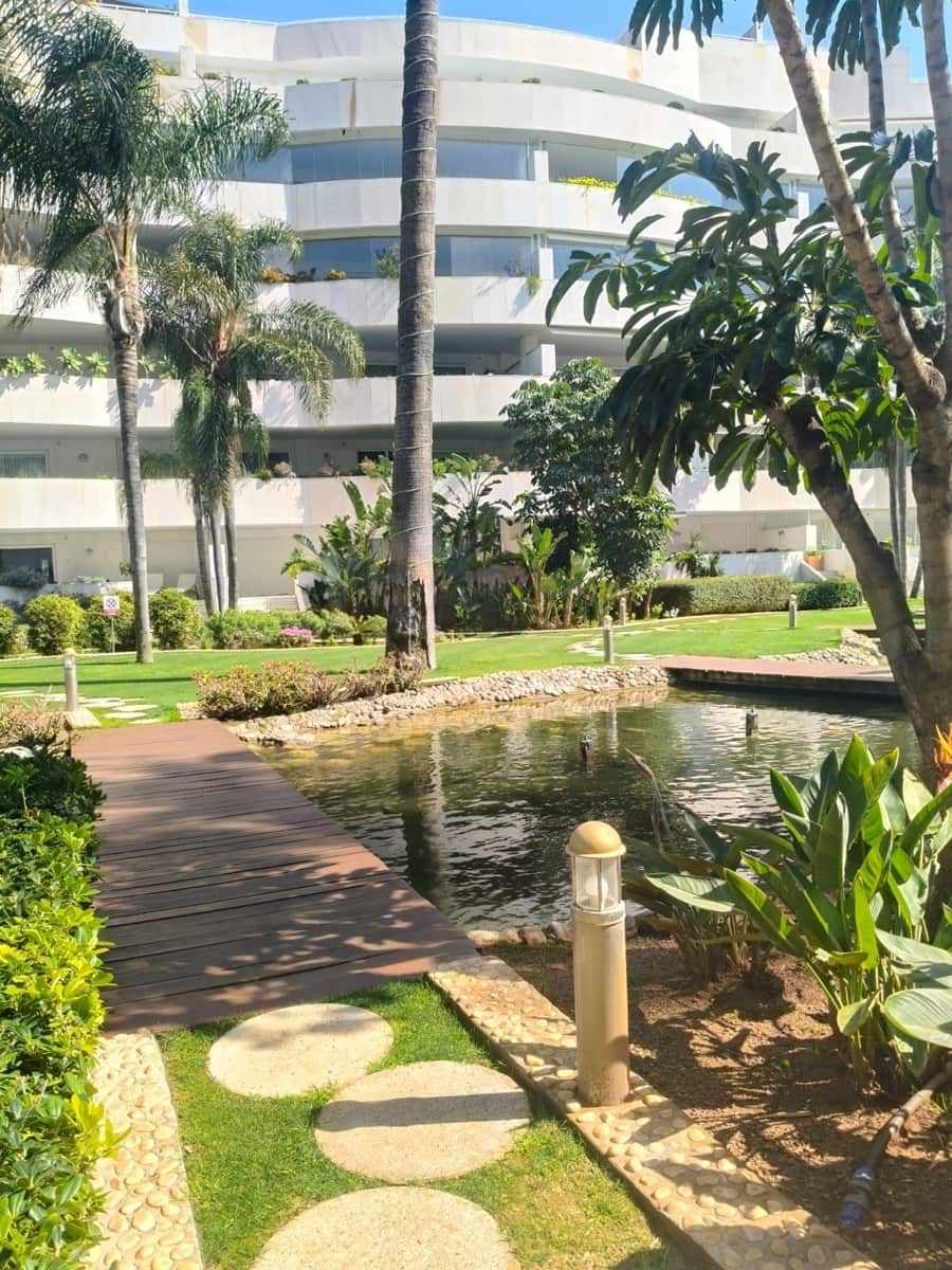 2 slaapkamer Appartement te koop in Puerto Banus met zwembad - € 1.175.000 (Ref: 9674184)