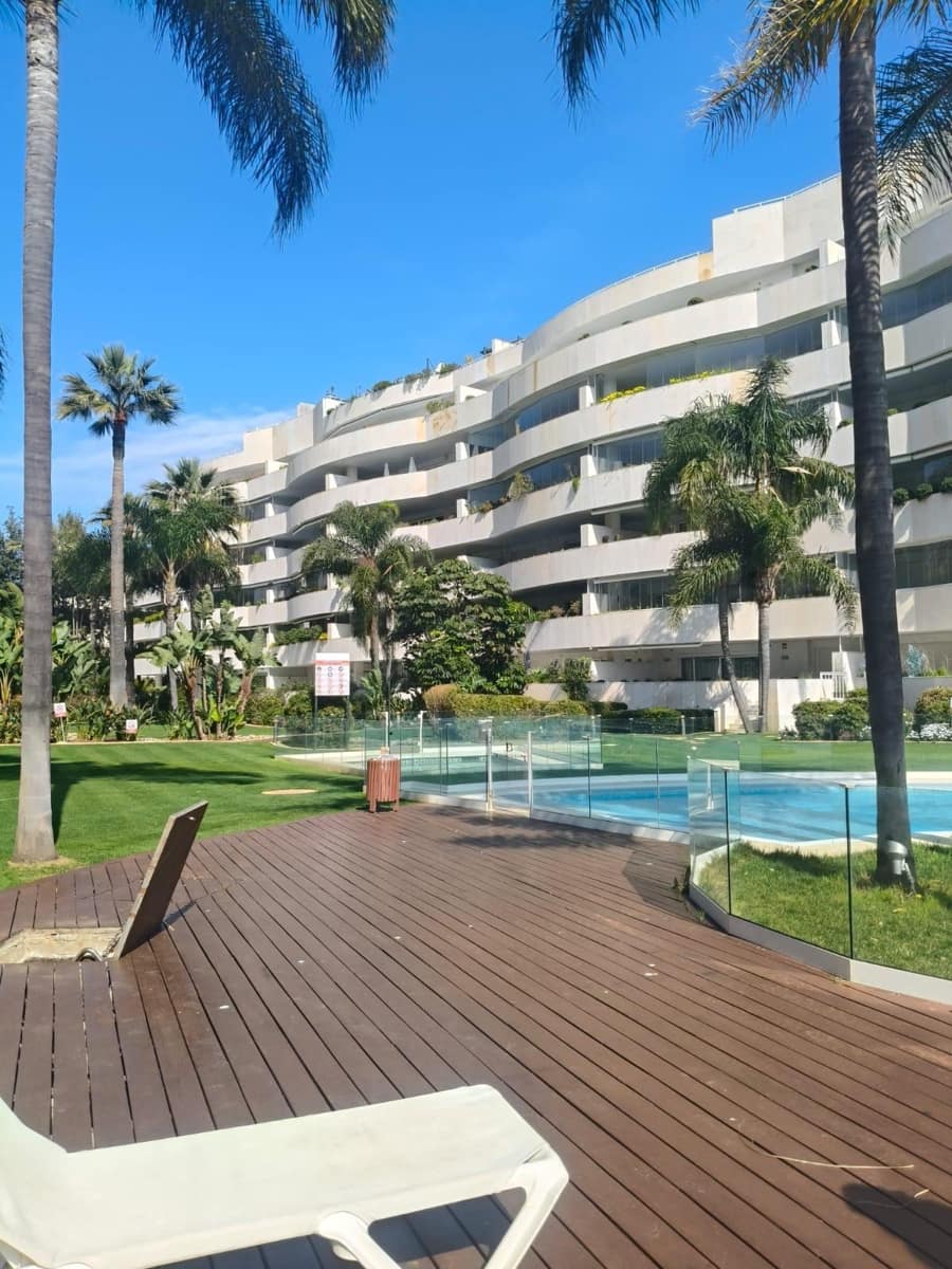 2 slaapkamer Appartement te koop in Puerto Banus met zwembad - € 1.175.000 (Ref: 9674184)