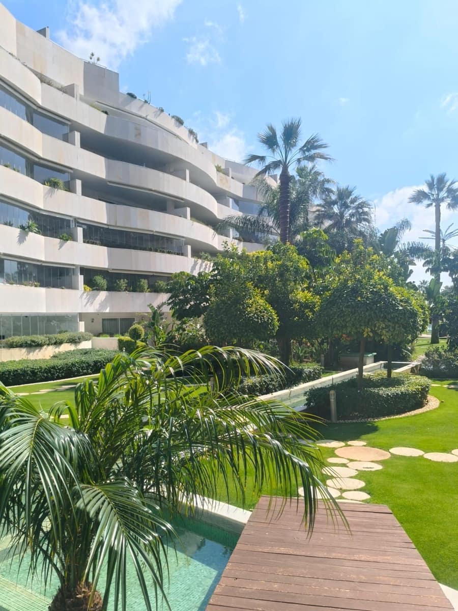 2 slaapkamer Appartement te koop in Puerto Banus met zwembad - € 1.175.000 (Ref: 9674184)