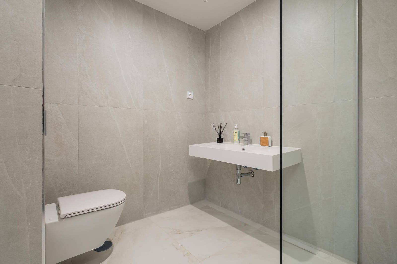 3 bedroom Penthouse for sale in Estepona with pool - € 755,000 (Ref: 9797067)