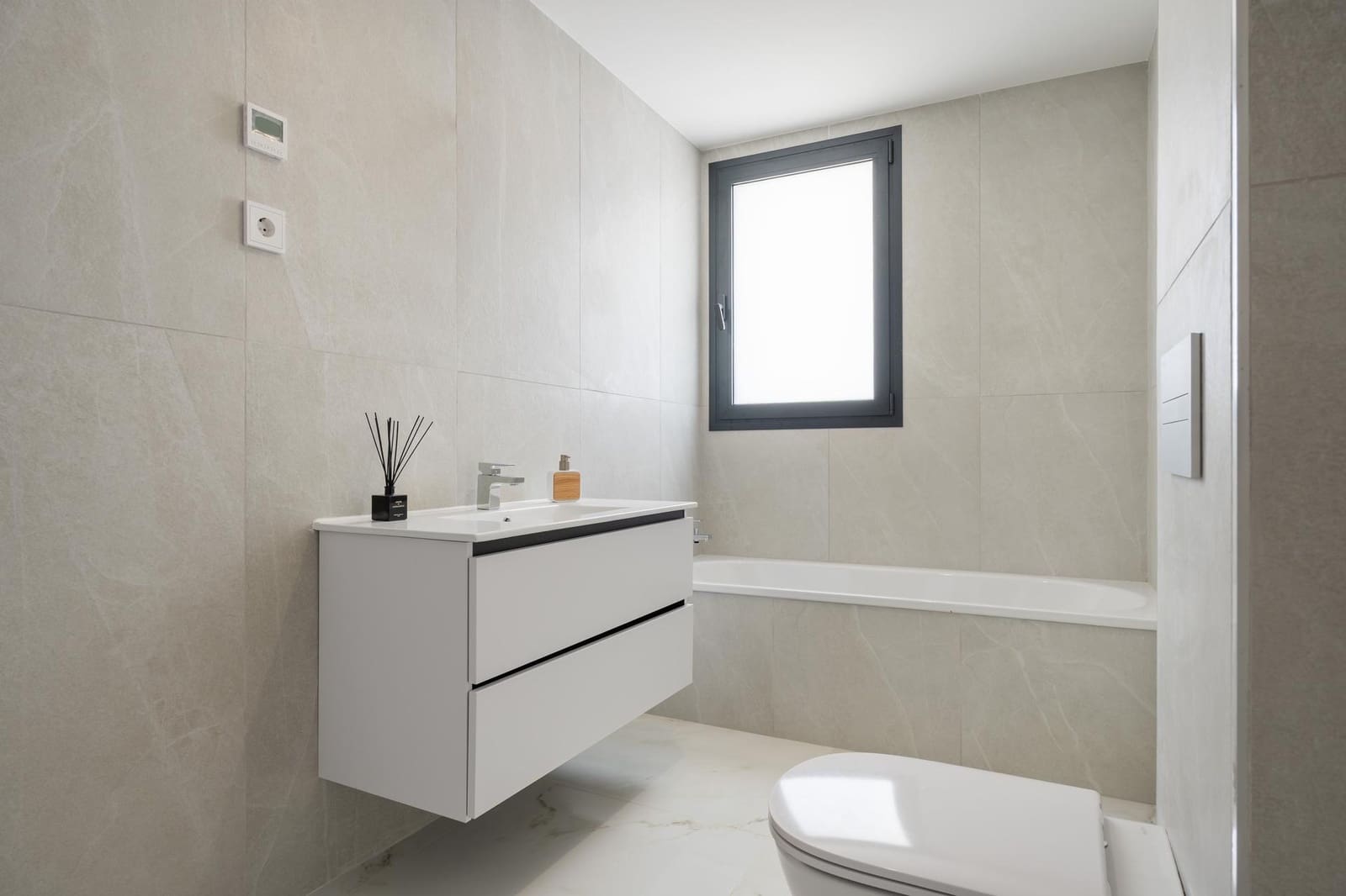 3 bedroom Penthouse for sale in Estepona with pool - € 755,000 (Ref: 9797067)