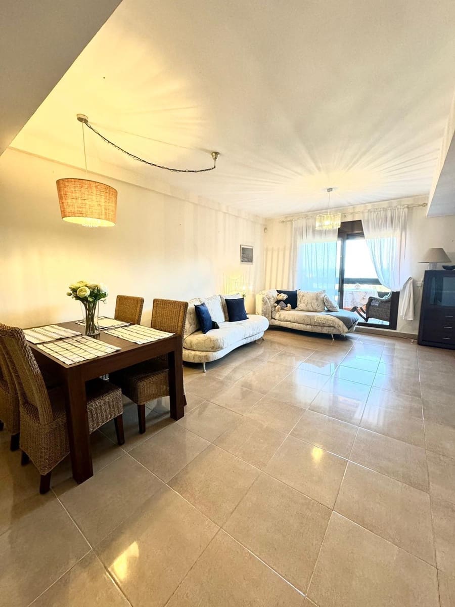 Appartement de 3 chambres à louer à Estepona avec garage - 3 000 € (Ref: 9815835)