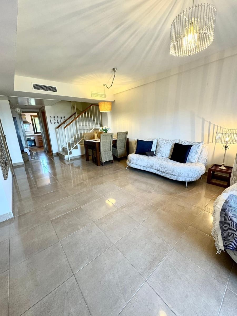 Appartement de 3 chambres à louer à Estepona avec garage - 3 000 € (Ref: 9815835)