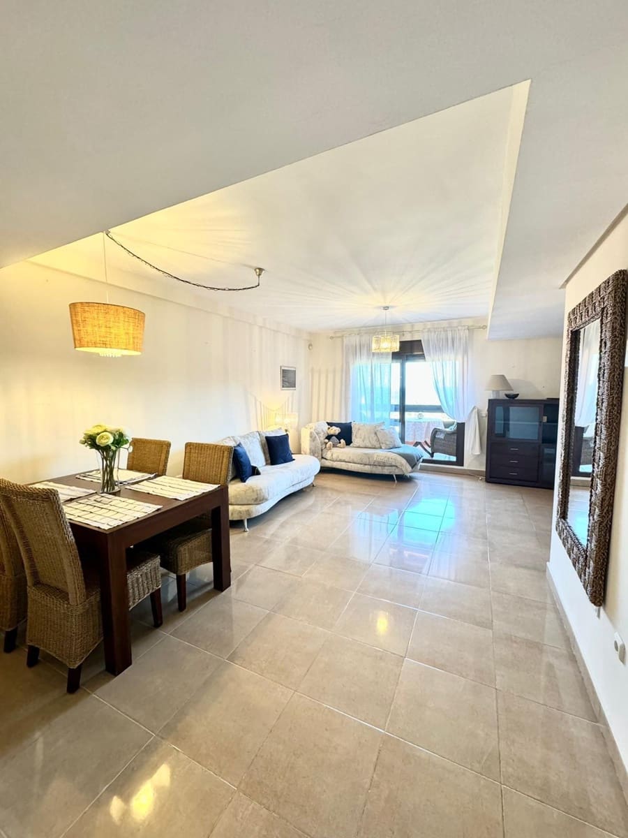 Appartement de 3 chambres à louer à Estepona avec garage - 3 000 € (Ref: 9815835)