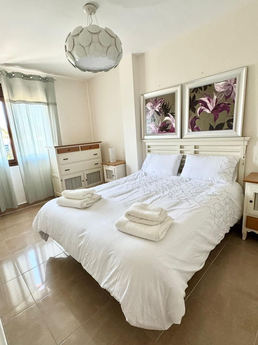 Appartement de 3 chambres à louer à Estepona avec garage - 3 000 € (Ref: 9815835)