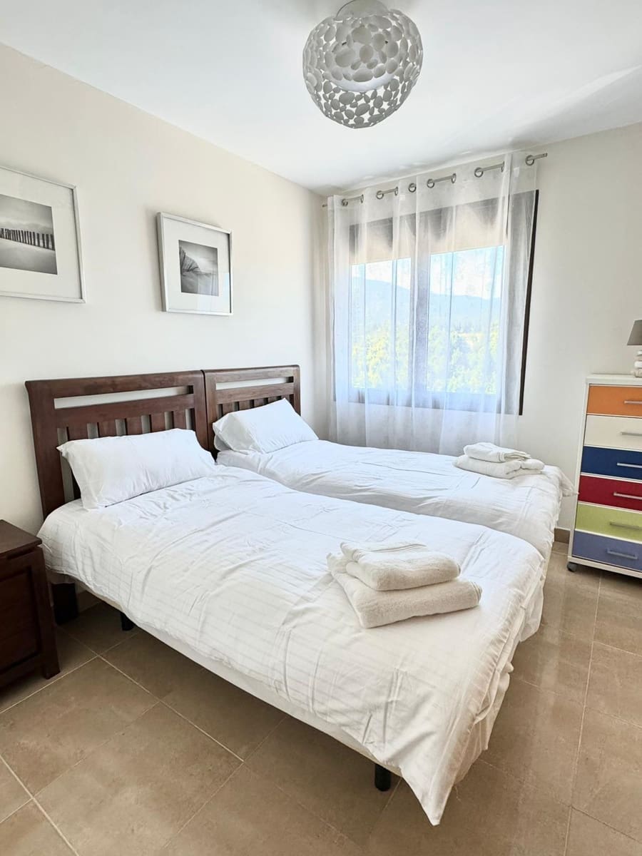 Appartement de 3 chambres à louer à Estepona avec garage - 3 000 € (Ref: 9815835)