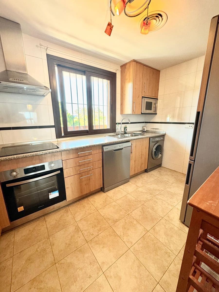 Appartement de 3 chambres à louer à Estepona avec garage - 3 000 € (Ref: 9815835)