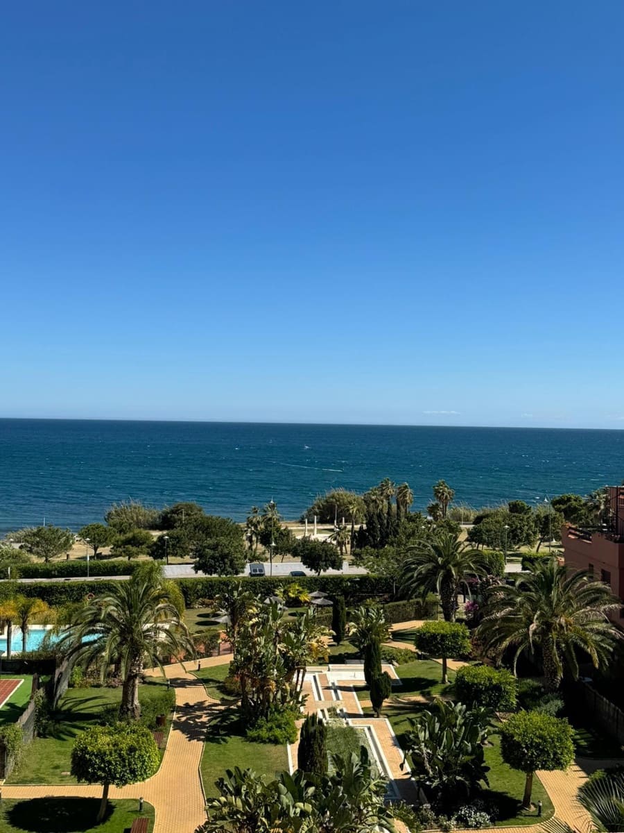 Appartement de 3 chambres à louer à Estepona avec garage - 3 000 € (Ref: 9815835)