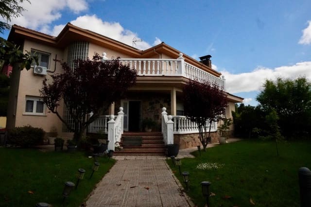 7 Zimmer Villa zu verkaufen in San Lorenzo de El Escorial mit Pool Garage - 987.500 € (Ref: 9815836)
