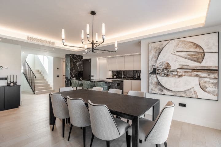 5 bedroom Villa for sale in Nueva Andalucia - € 2,575,000 (Ref: 9922293)