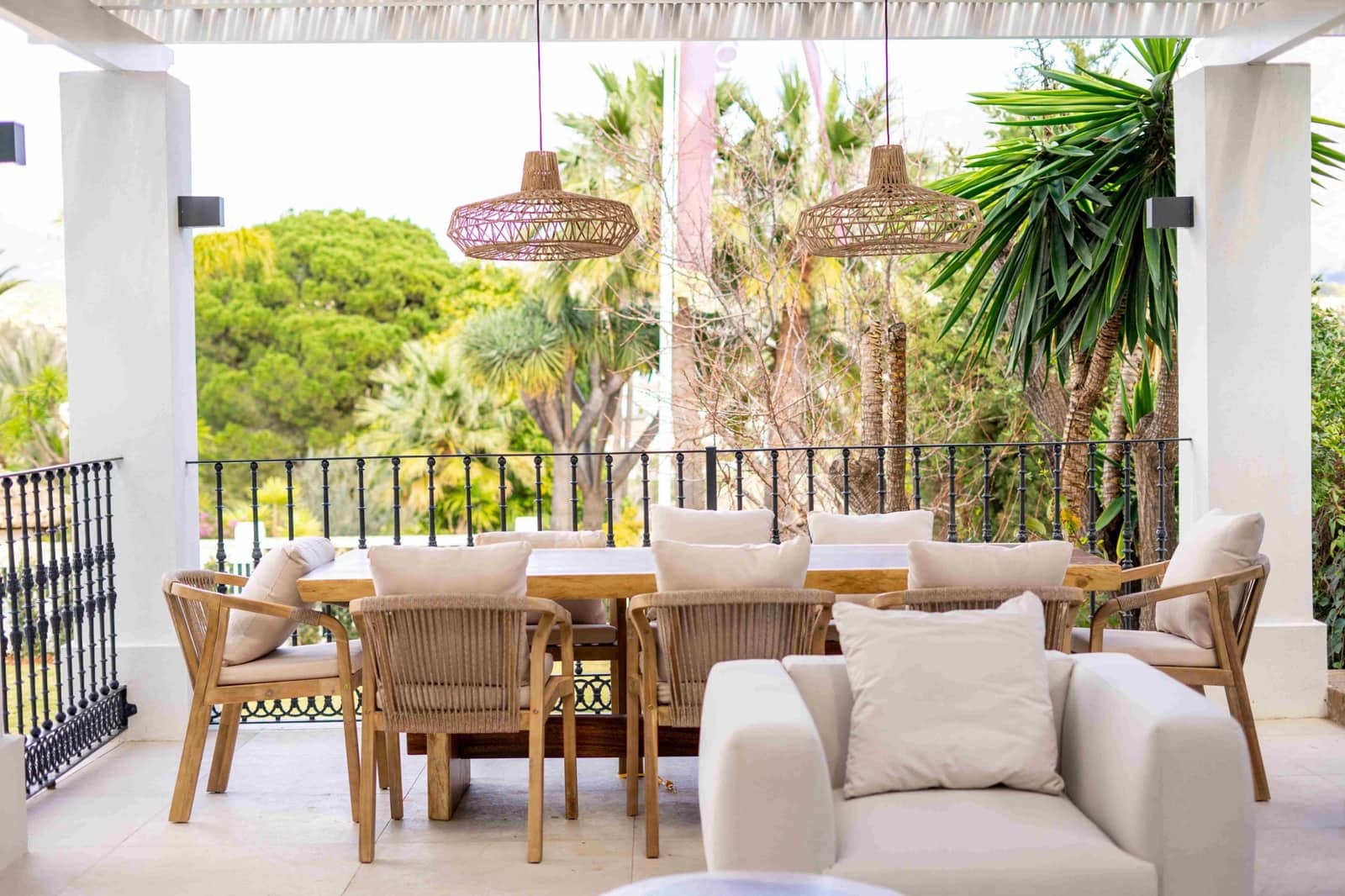 5 bedroom Villa for sale in Nueva Andalucia - € 2,575,000 (Ref: 9922293)