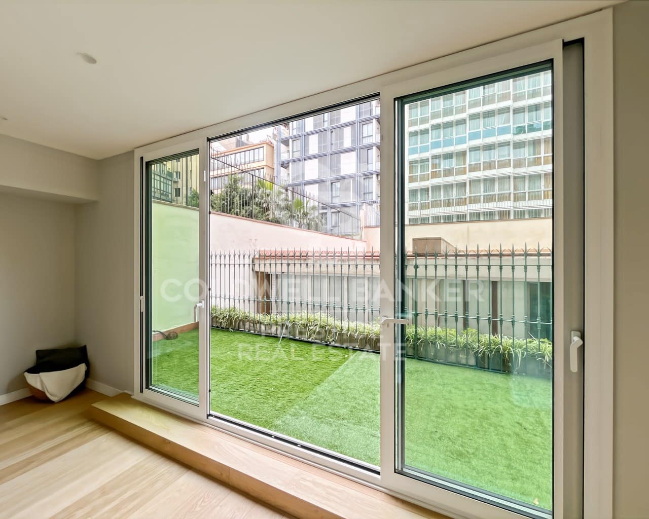 3 bedroom Flat for sale in Barcelona city - € 1,350,000 (Ref: 9579034)