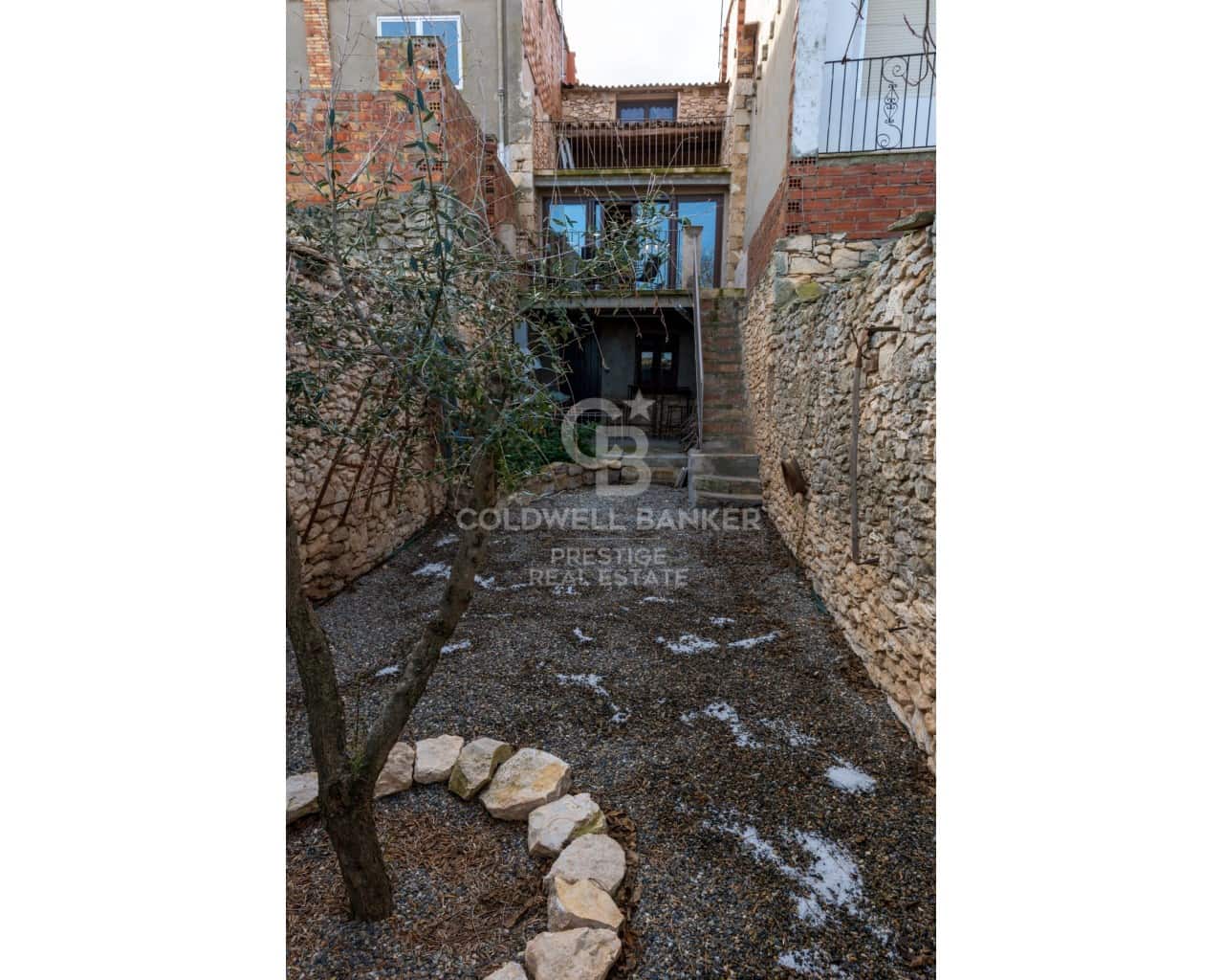 4 bedroom Townhouse for sale in Almatret with garage - € 190,000 (Ref: 9579038)