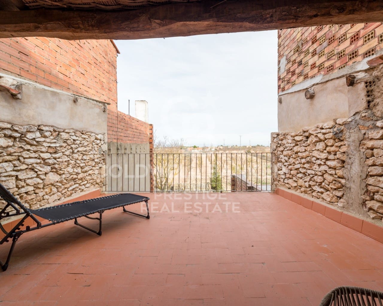 4 bedroom Townhouse for sale in Almatret with garage - € 190,000 (Ref: 9579038)