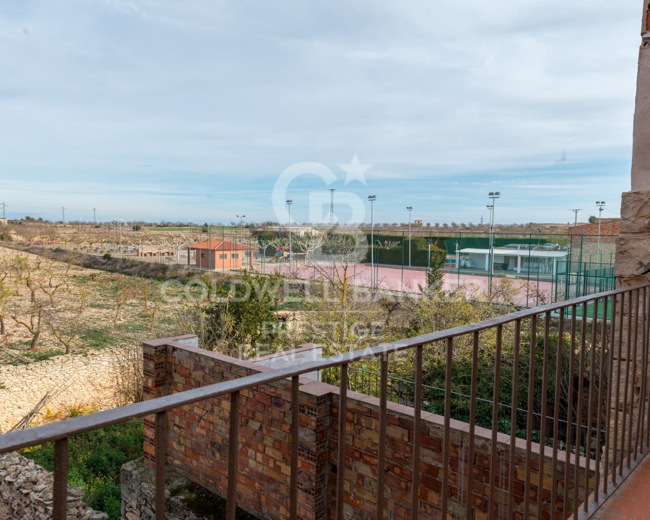 4 bedroom Townhouse for sale in Almatret with garage - € 190,000 (Ref: 9579038)