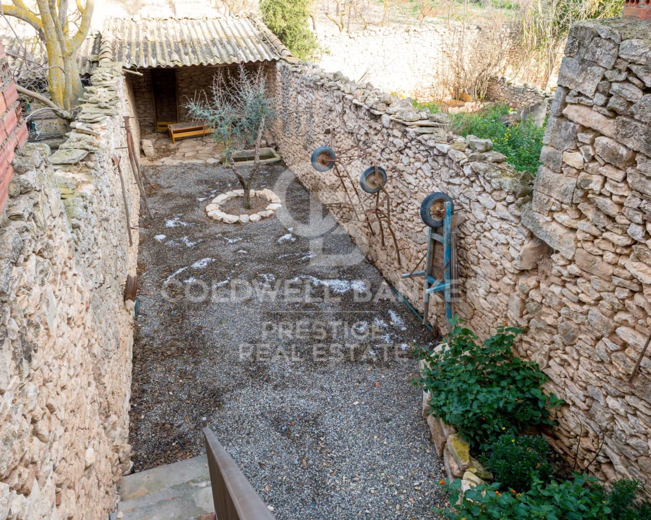 4 bedroom Townhouse for sale in Almatret with garage - € 190,000 (Ref: 9579038)