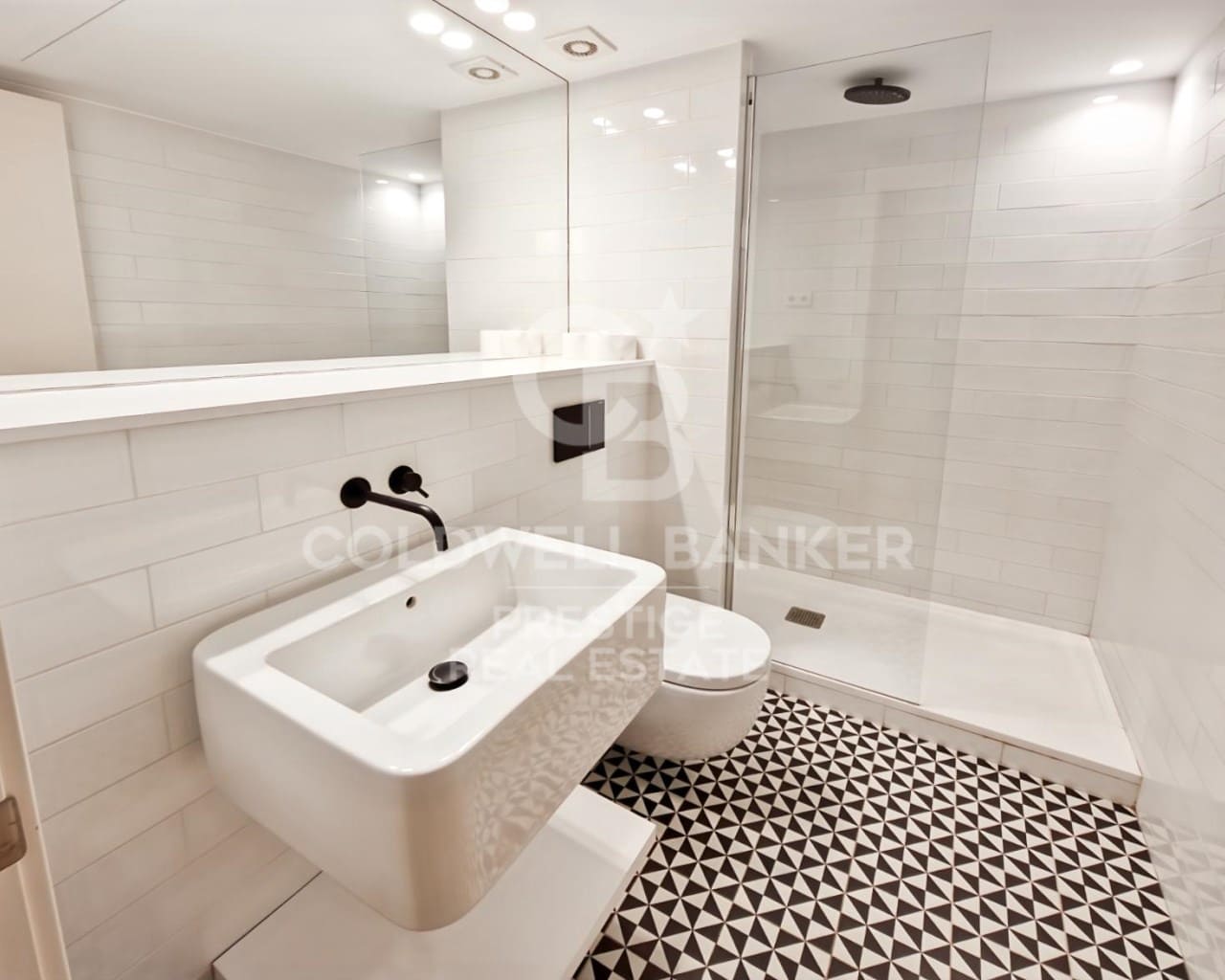 2 makuuhuone Kattohuoneisto myytävänä paikassa Barcelona kaupunki - 750 000 € (Ref: 9579053)