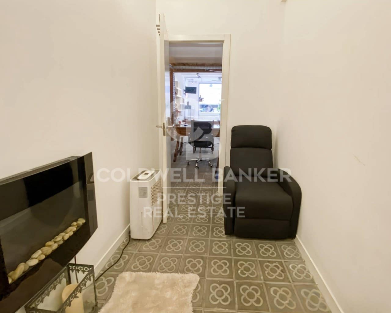 Kommersiell til salgs i Barcelona by - € 420 000 (Ref: 9579084)