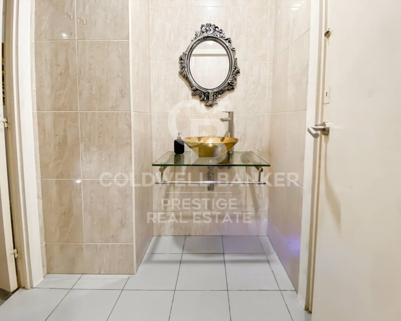 Kommersiell til salgs i Barcelona by - € 420 000 (Ref: 9579084)