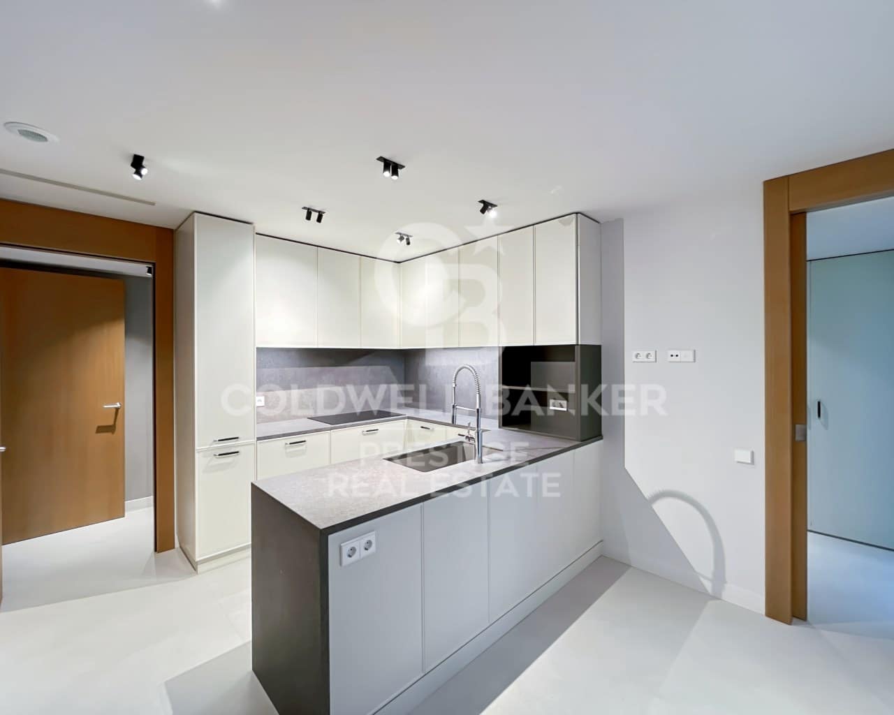 4 soveværelse Lejlighed til salg i Barcelona by med garage - € 1.726.000 (Ref: 9579108)