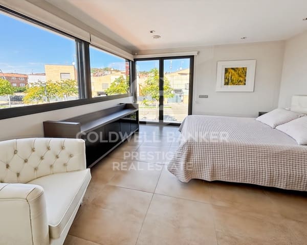 Chalet de 4 habitaciones en Viladecans en venta con garaje - 2.156.000 € (Ref: 9579119)