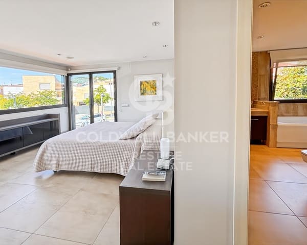 Chalet de 4 habitaciones en Viladecans en venta con garaje - 2.156.000 € (Ref: 9579119)