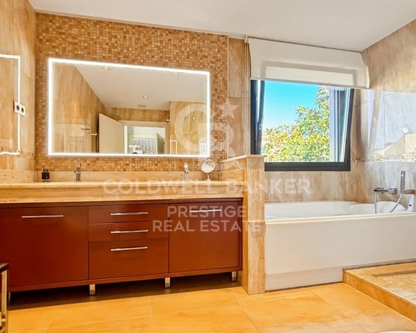 Chalet de 4 habitaciones en Viladecans en venta con garaje - 2.156.000 € (Ref: 9579119)