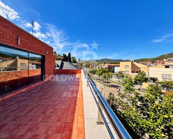 Chalet de 4 habitaciones en Viladecans en venta con garaje - 2.156.000 € (Ref: 9579119)