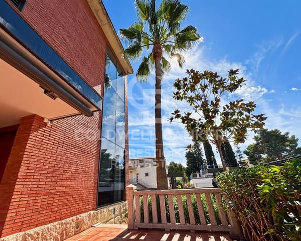 Chalet de 4 habitaciones en Viladecans en venta con garaje - 2.156.000 € (Ref: 9579119)