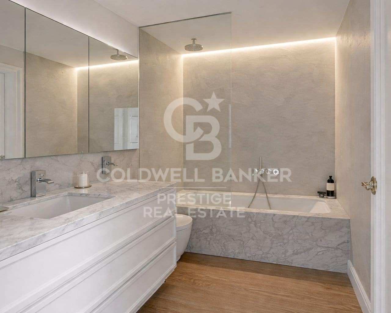 2 soveværelse Lejlighed til salg i Barcelona by - € 740.000 (Ref: 9619356)