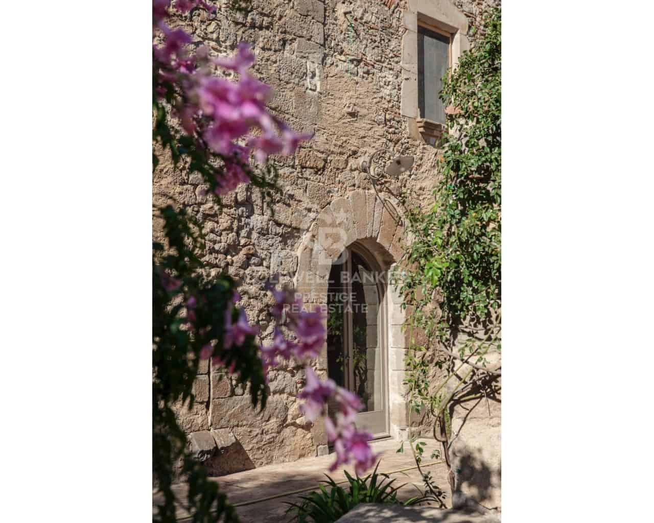 6 bedroom Finca/Country House for sale in Vilamacolum - € 1,590,000 (Ref: 9644656)