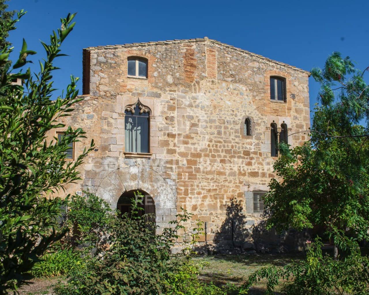 6 bedroom Finca/Country House for sale in Vilamacolum - € 1,590,000 (Ref: 9644656)